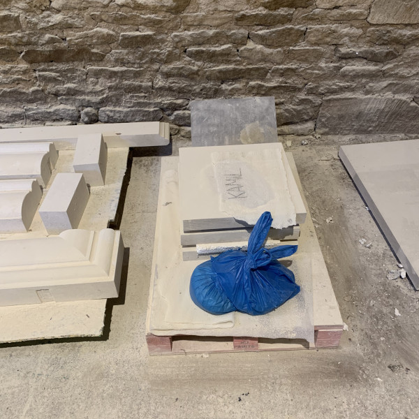 Busy week of stone carving, fitting and deliveries this week